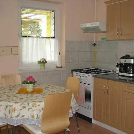 Estella Apartman ヘーヴィーズ
